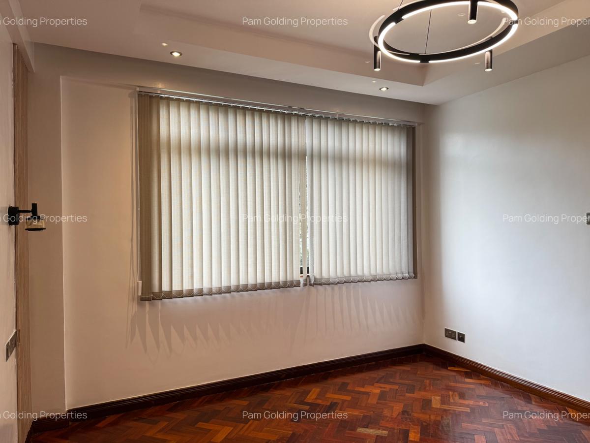 3 Bed Apartment with En Suite in Riverside - 14