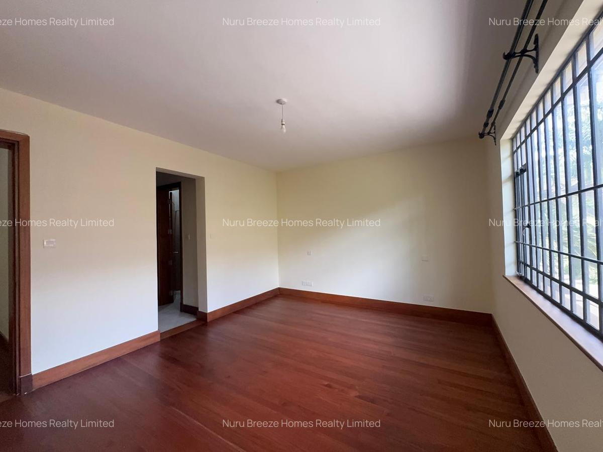 5 Bed Townhouse with En Suite in Lavington - 6