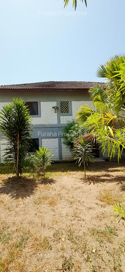 Serviced 2 Bed Apartment with Swimming Pool at Beach Road - 5