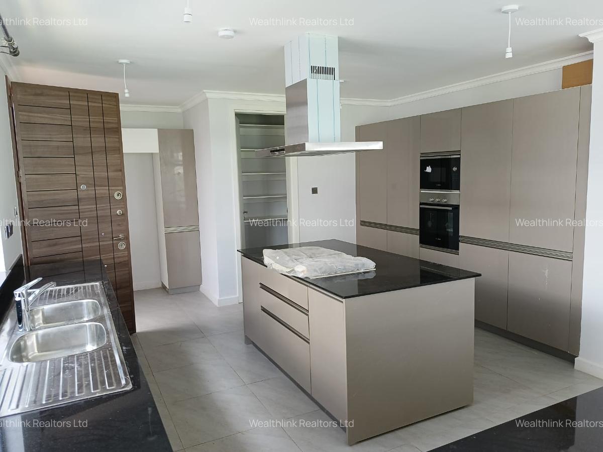 4 Bed Townhouse with En Suite at Five Star Paradise - 6