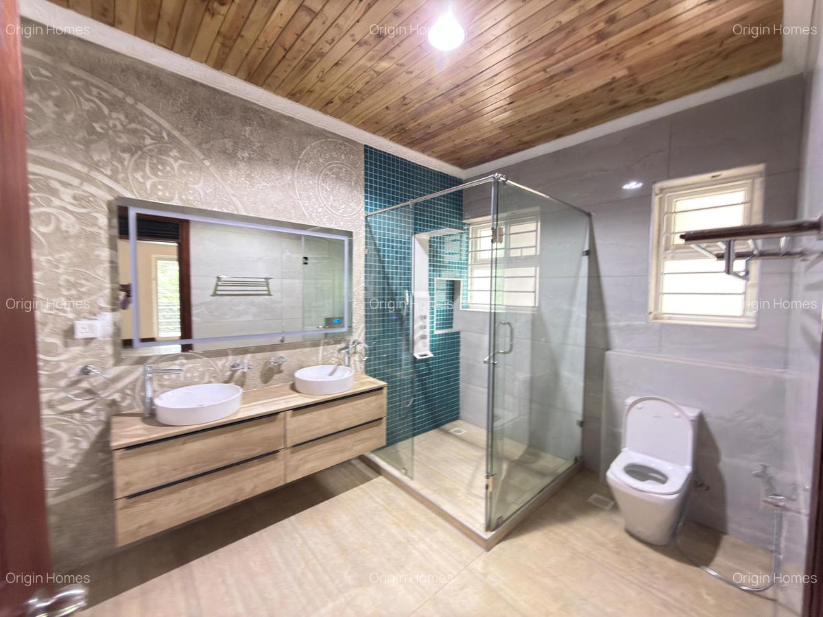 5 Bed House with En Suite at Rosslyn - 6