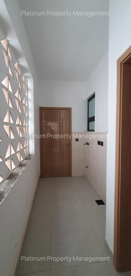 3 Bed Apartment with En Suite at Brookside - 5