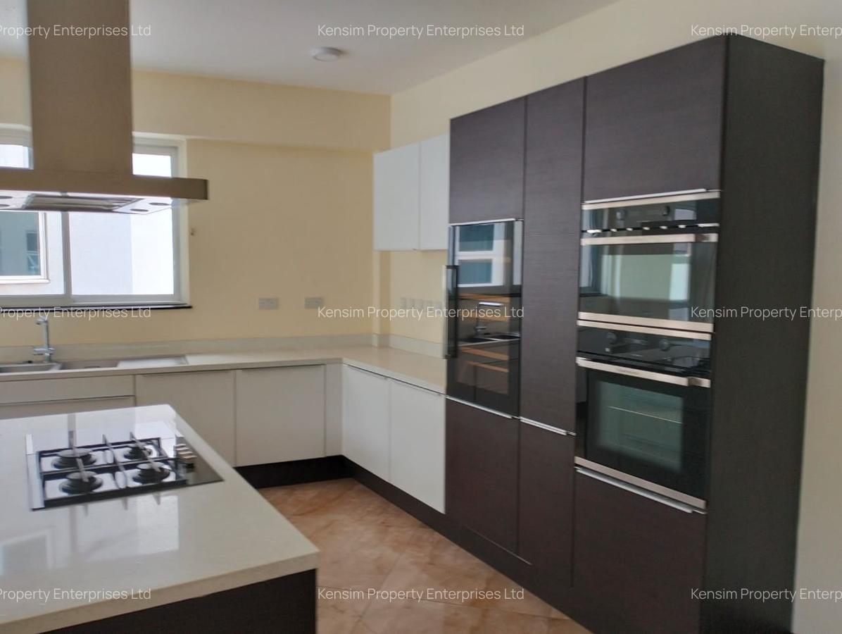 4 Bed Apartment with En Suite in Brookside - 18