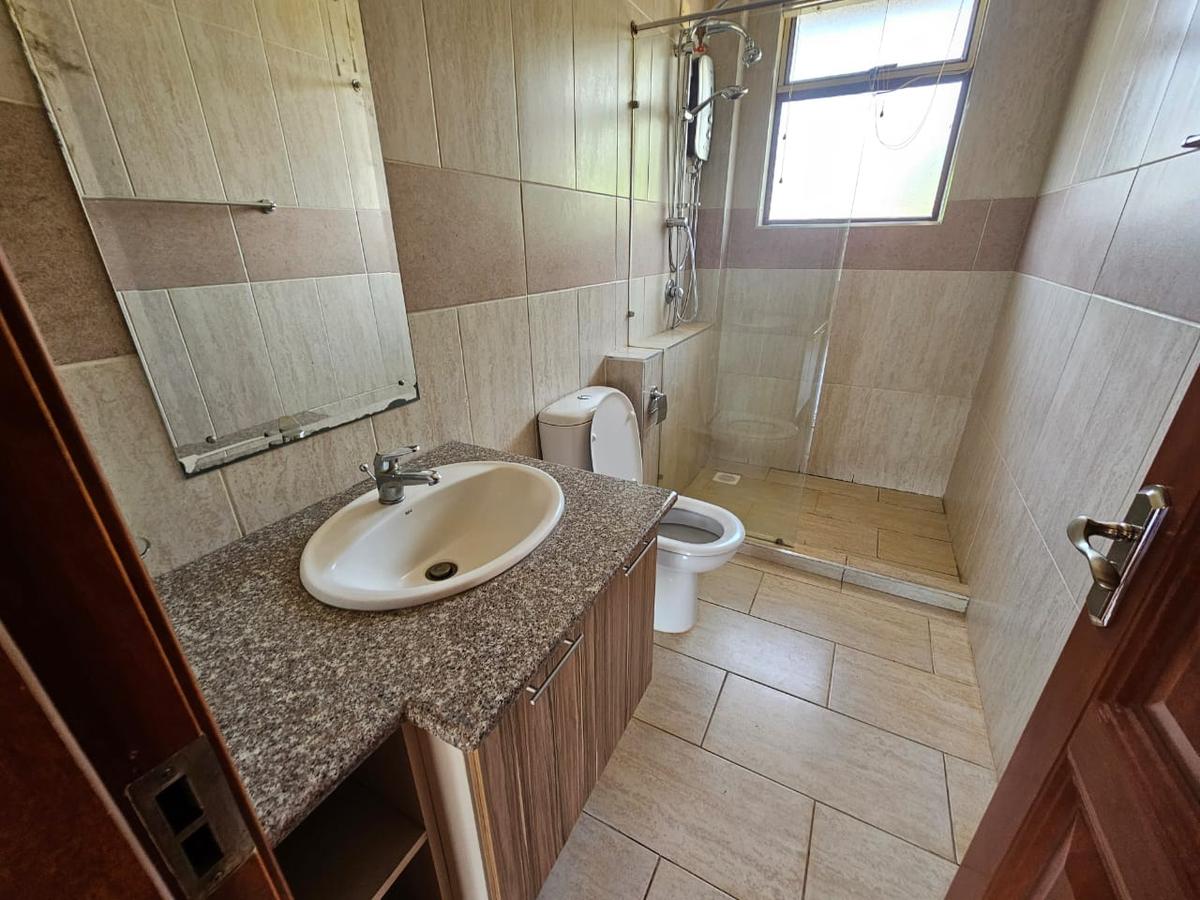 4 Bed Townhouse with En Suite in Ridgeways - 17