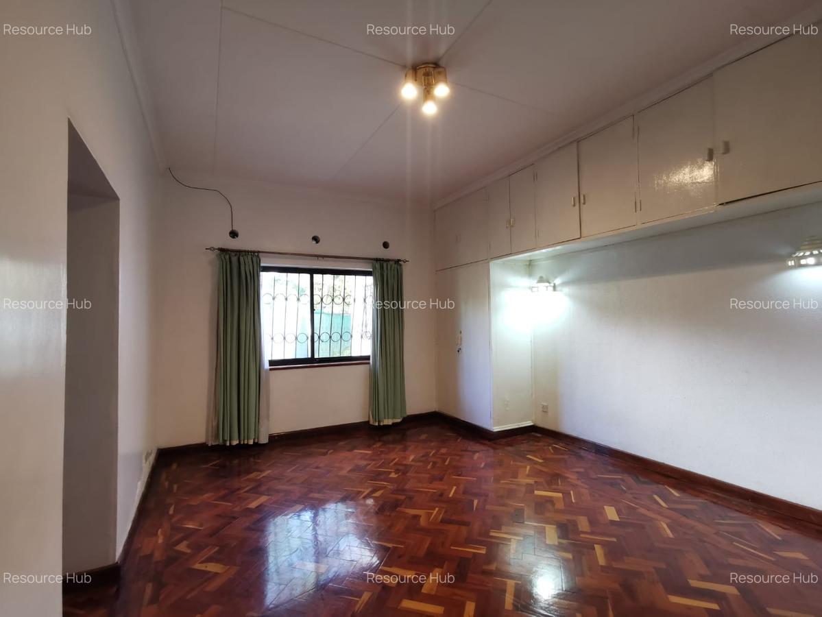 4 Bed Townhouse with En Suite at Spring Valley - 15