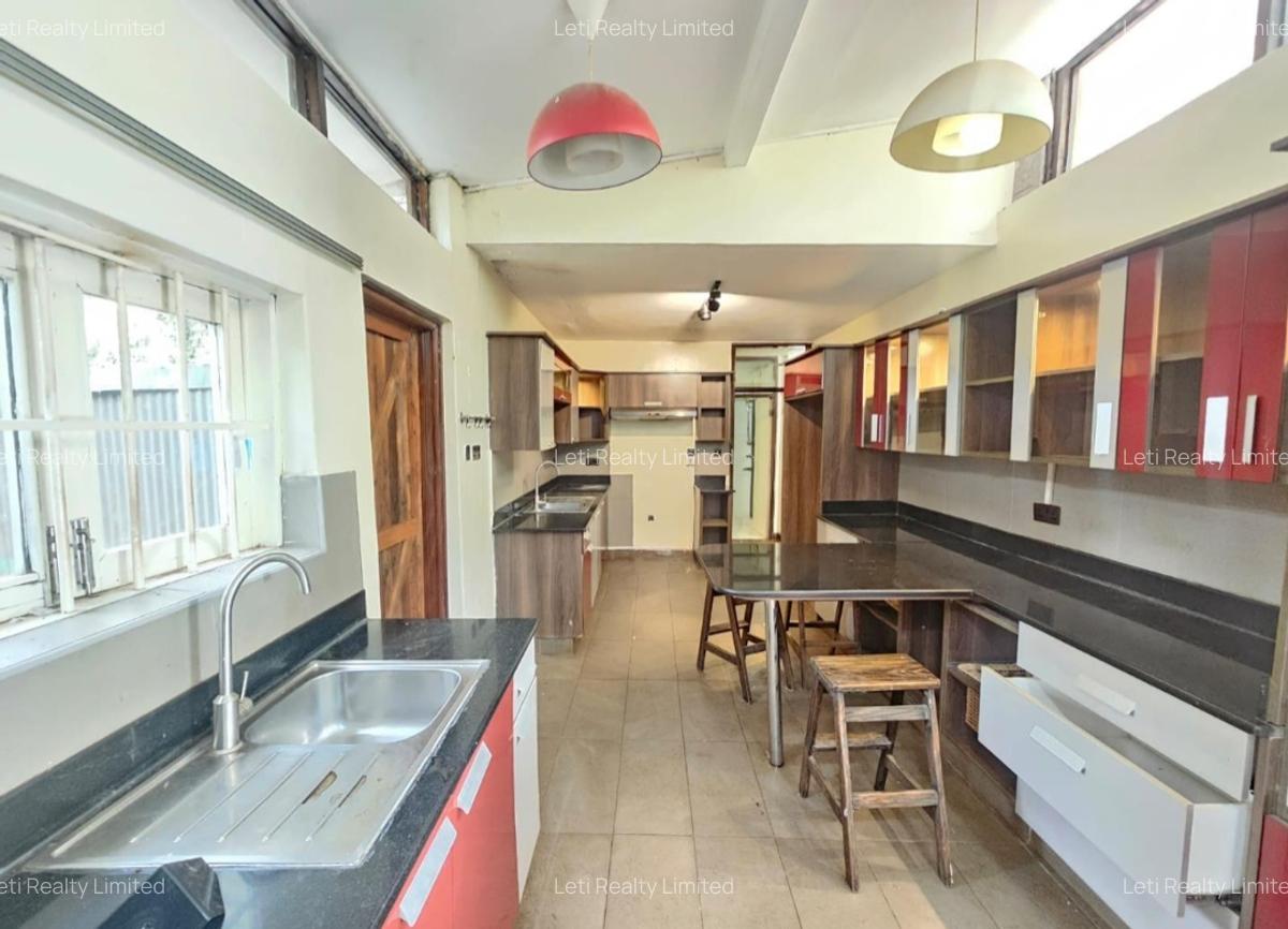 3 Bed Townhouse with En Suite in Kilimani - 4
