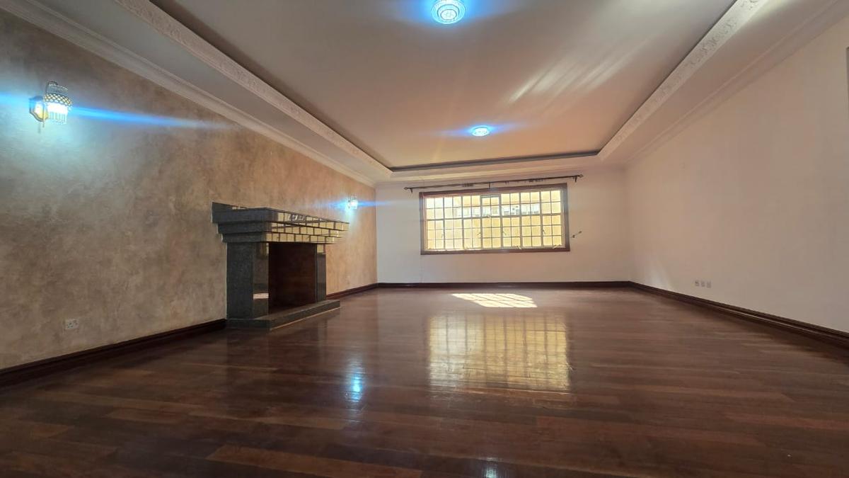 4 Bed House with En Suite in Lavington - 3