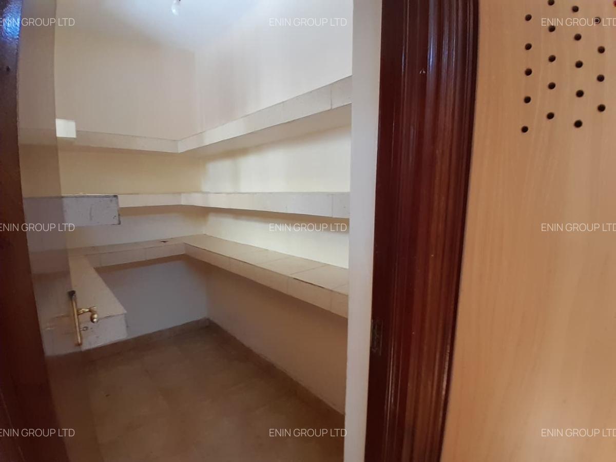 5 Bed Townhouse with En Suite in Lavington - 6
