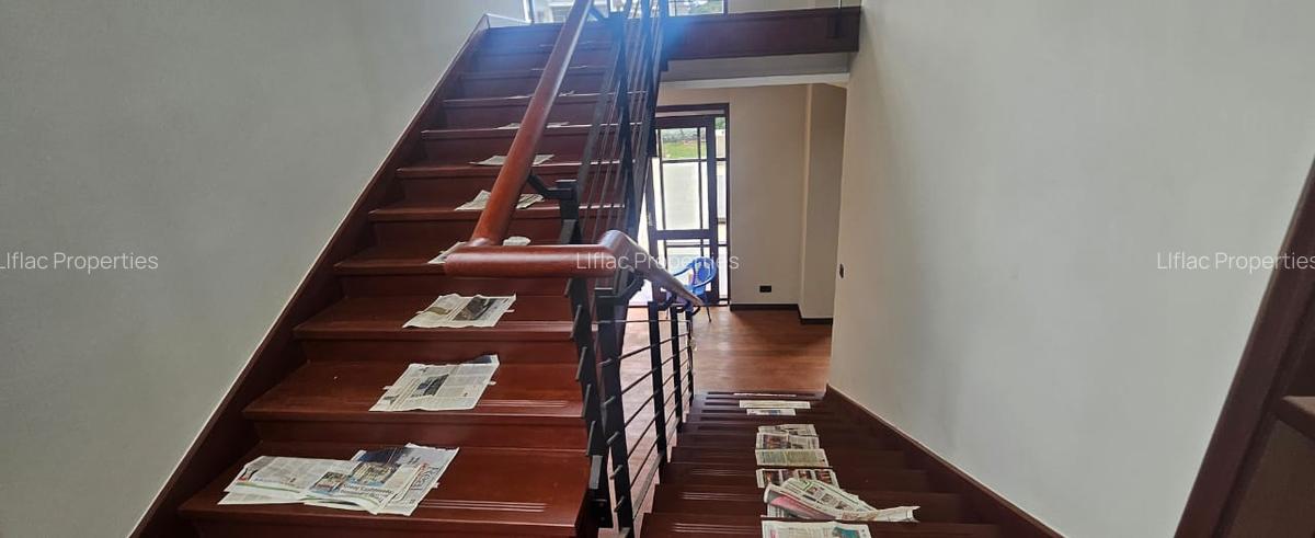 5 Bed House with En Suite in Runda - 16