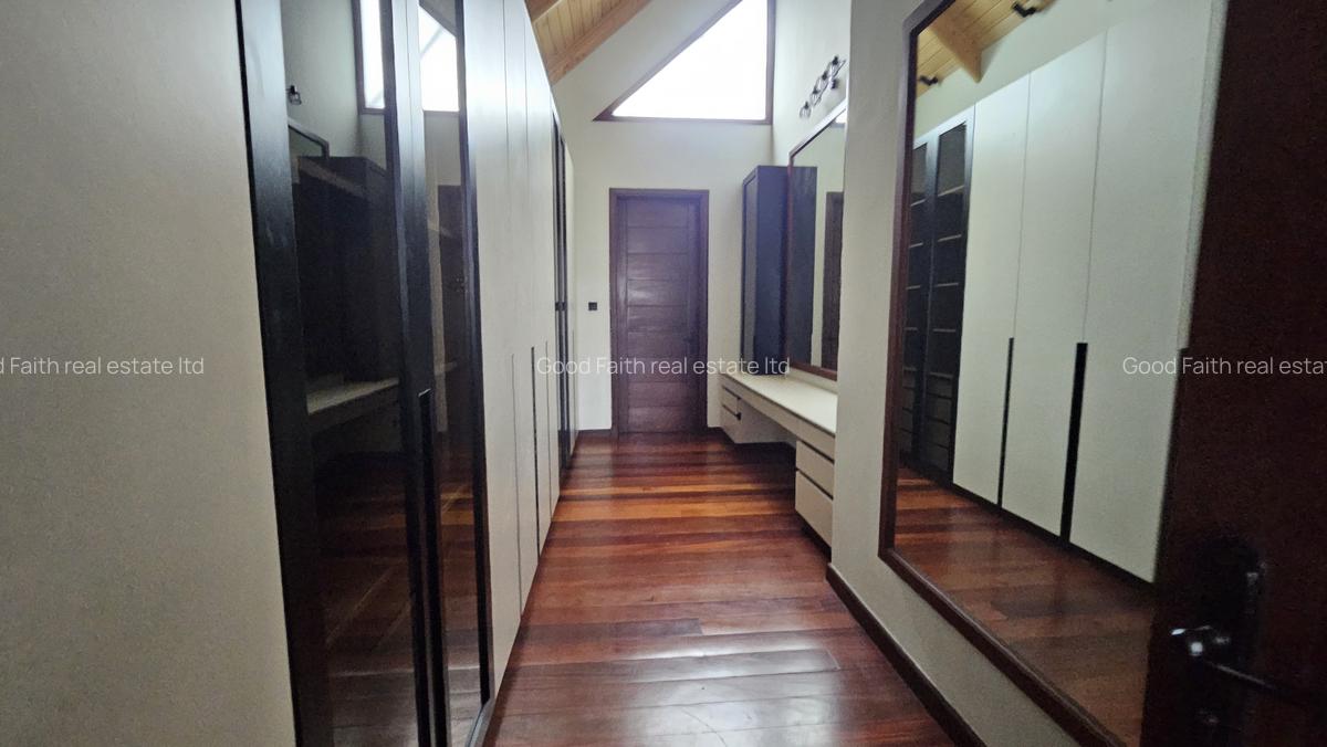 5 Bed House with En Suite in Runda - 12