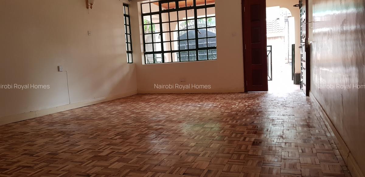 6 Bed House with En Suite at Lavington Road - 11