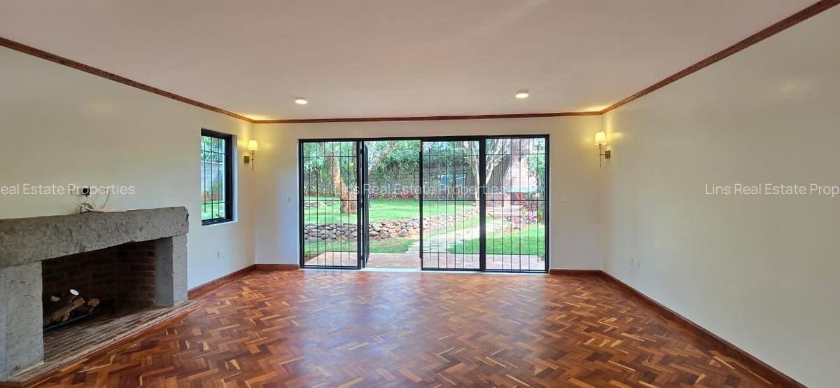 4 Bed House with En Suite in Lavington - 3