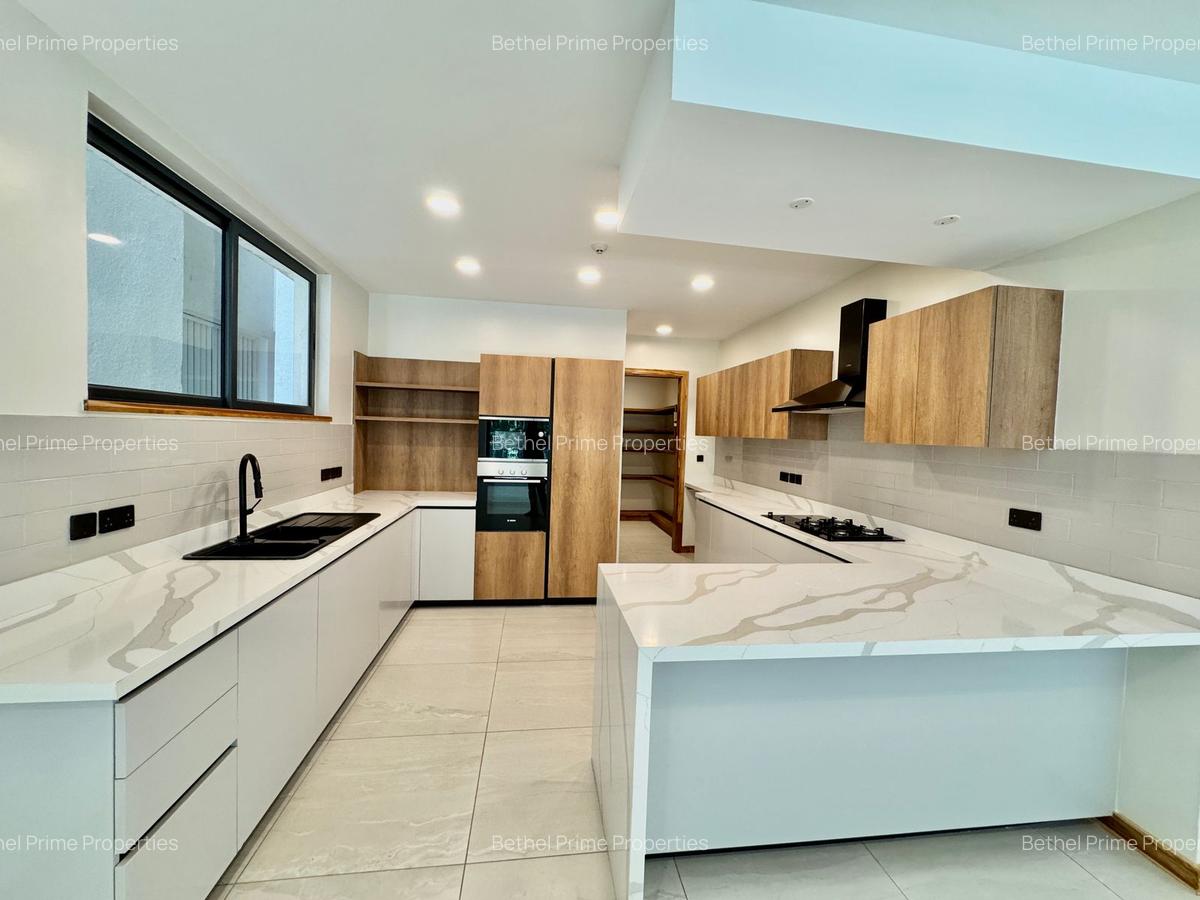 4 Bed Apartment with En Suite in Spring Valley - 4