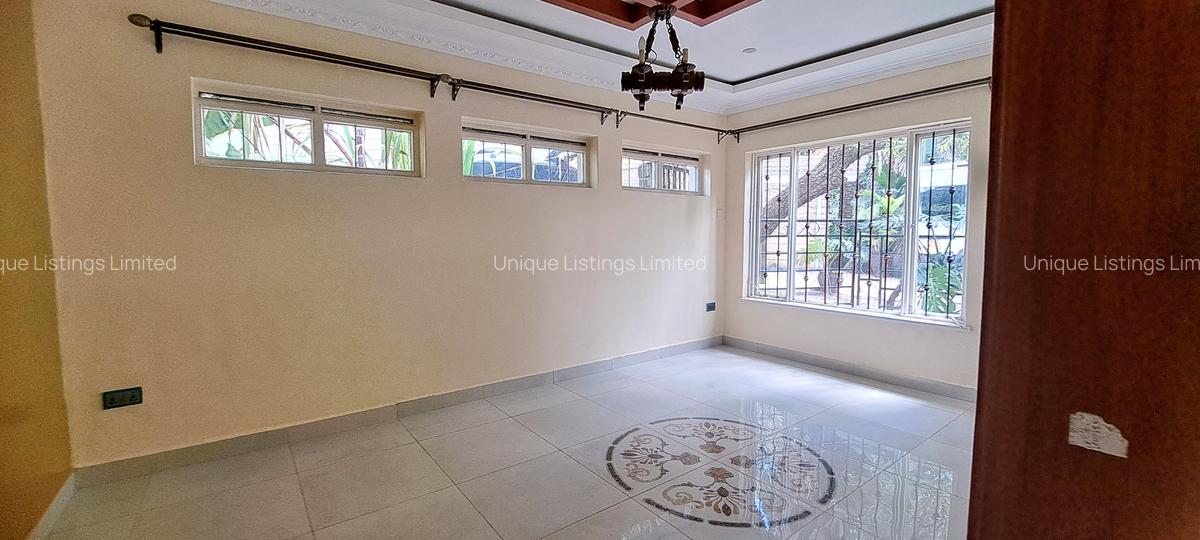 2 Bed House with Garden in Lavington - 4