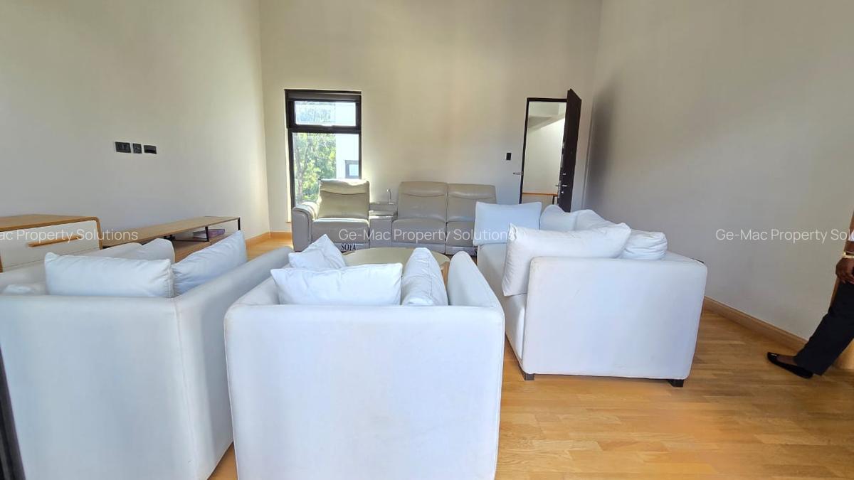 5 Bed House with En Suite in Lavington - 9