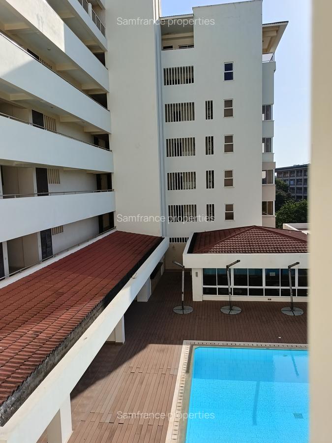 Serviced 2 Bed Apartment with En Suite at Links Road - 2