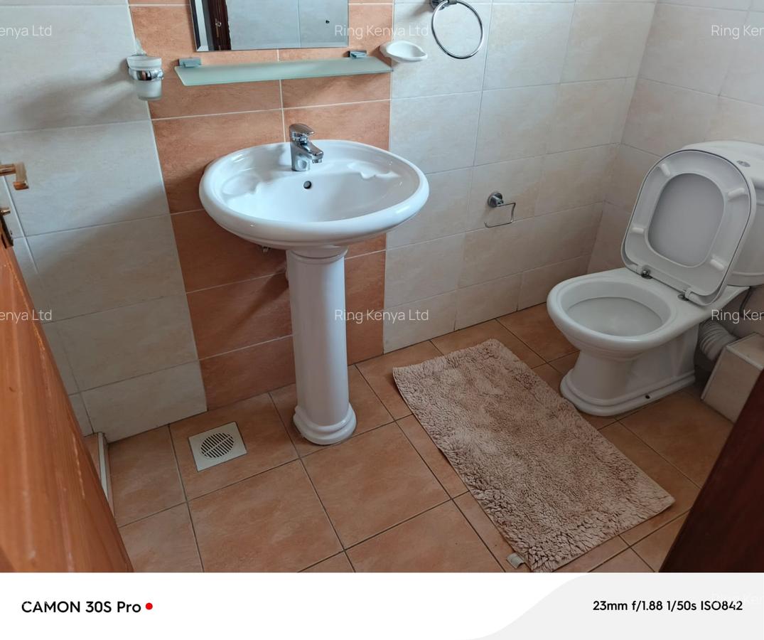 5 Bed House with En Suite in Lavington - 10