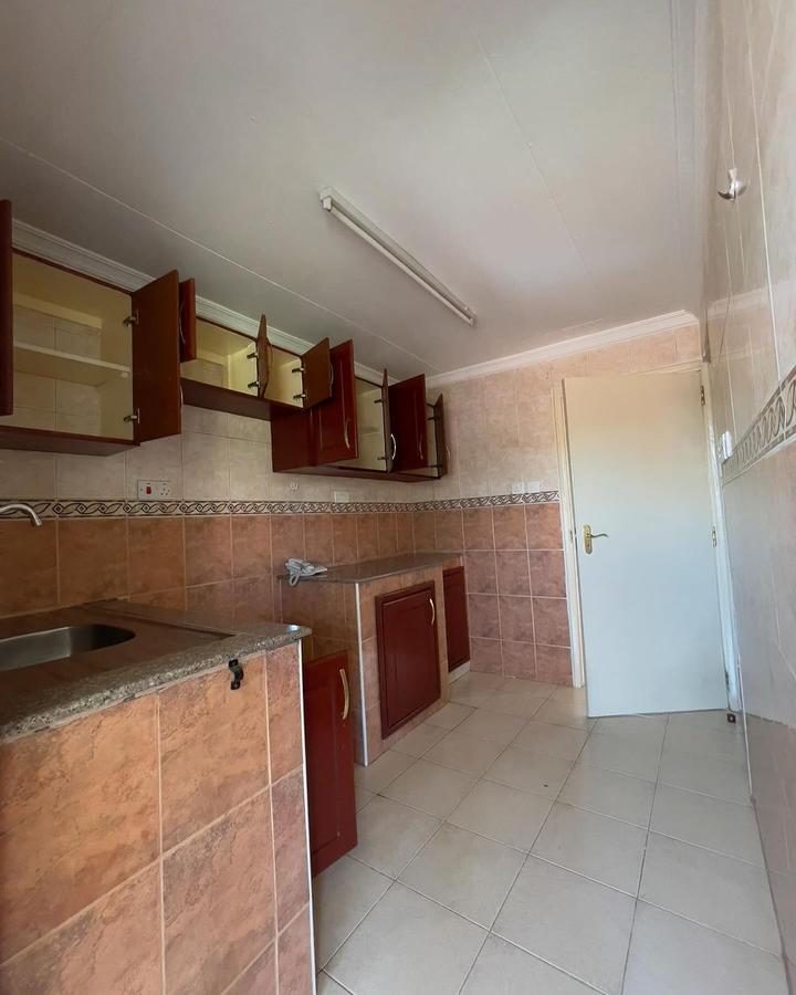 1 Bed Apartment with En Suite at Kilimani - 5