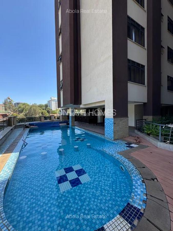 4 Bed Apartment with En Suite in Riverside - 15