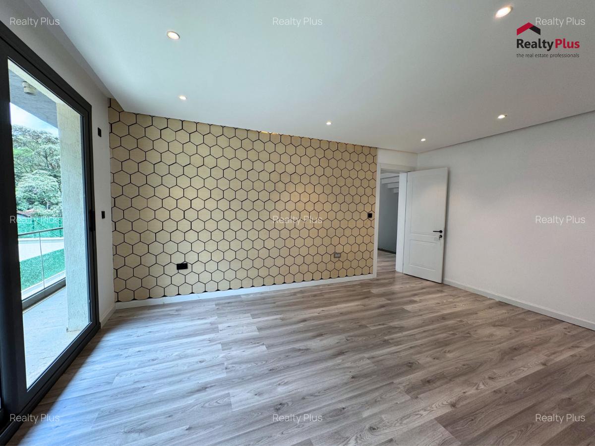 5 Bed Villa with En Suite in Lavington - 12