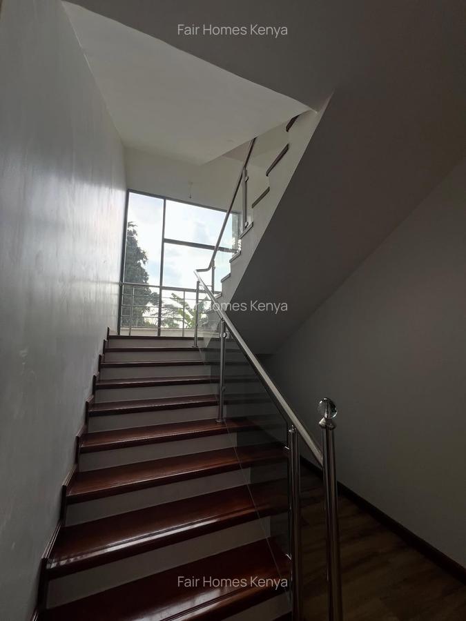 6 Bed Townhouse with En Suite at Lavington Green - 8