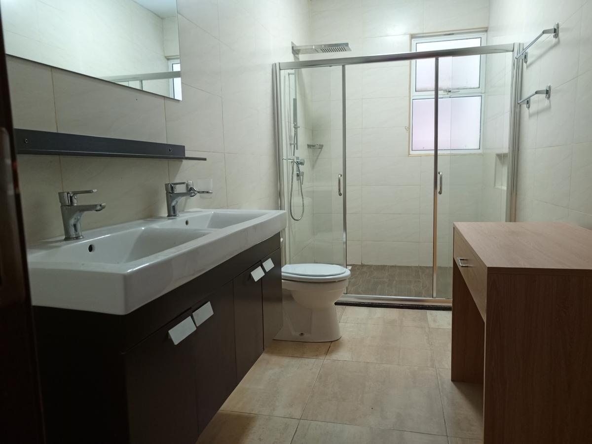 4 Bed Apartment with En Suite in General Mathenge - 6