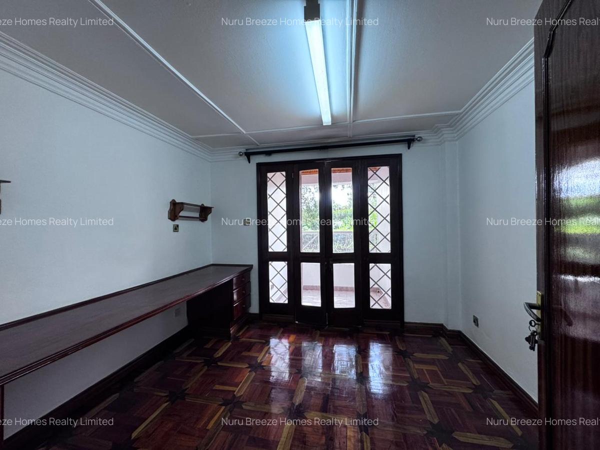 4 Bed House with En Suite in Runda - 4