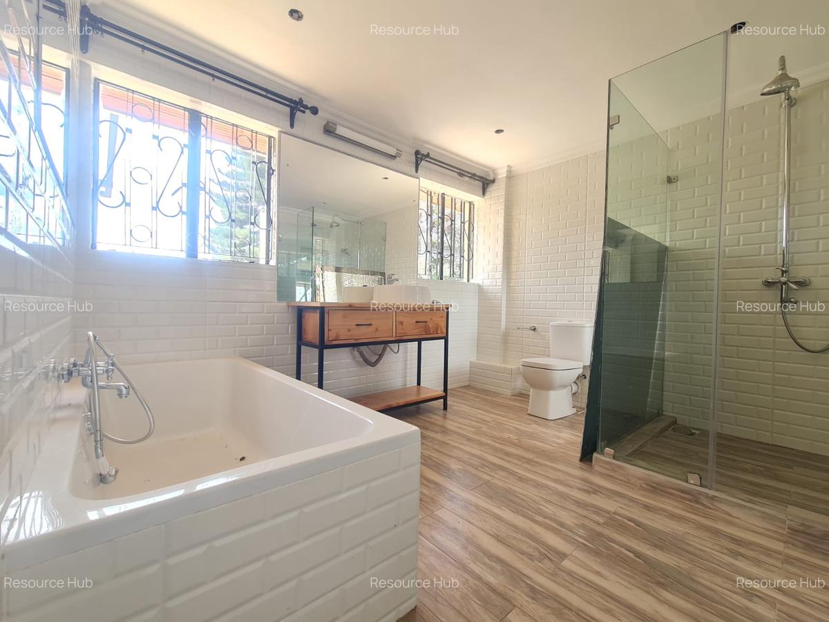 6 Bed House with En Suite at Lavington - 10