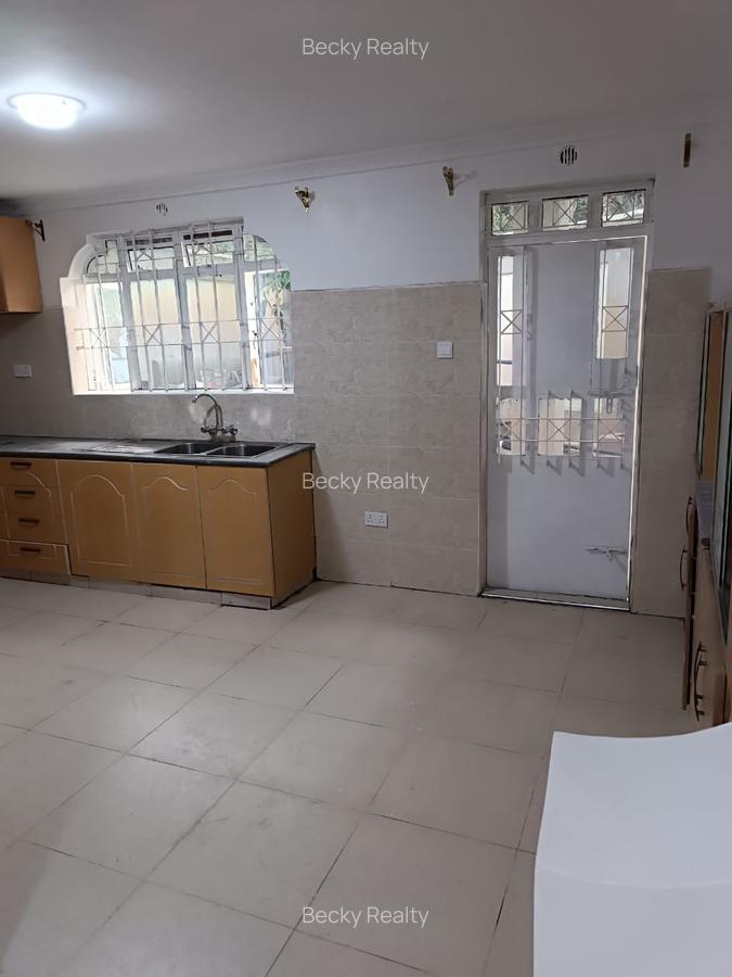 4 Bed House with En Suite at Membley - 5