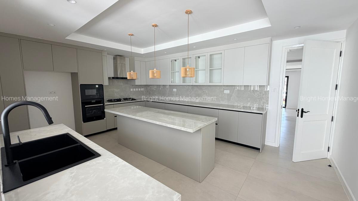 4 Bed Townhouse with En Suite in Westlands Area - 6