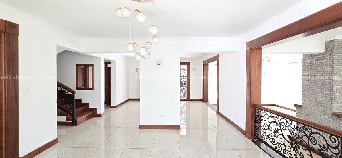 5 Bed House with En Suite in Rosslyn - 9