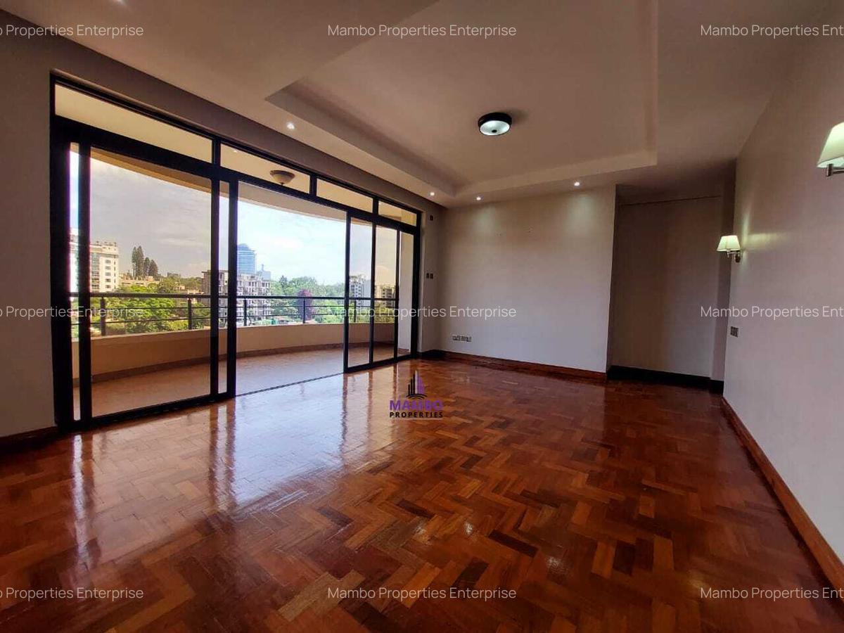 4 Bed Apartment with En Suite at Riverside Drive - 10