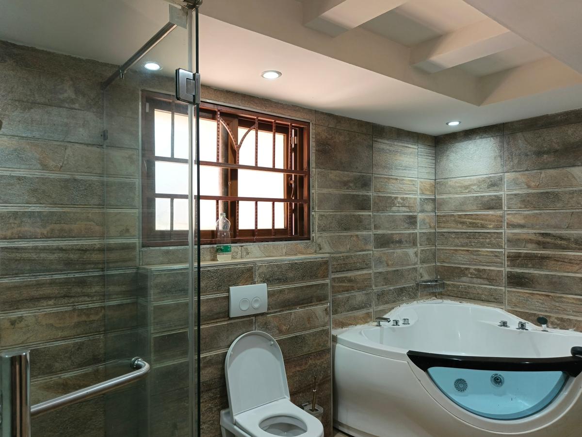 6 Bed House with En Suite in Kyuna - 9