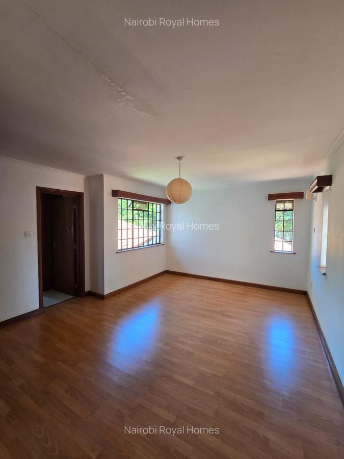 5 Bed Townhouse with En Suite at Meadows - 20