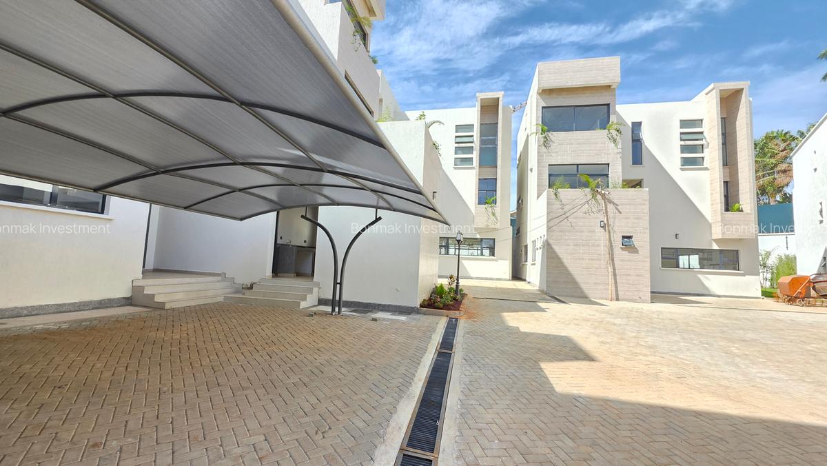 5 Bed Townhouse with En Suite at Lavington Green - 2