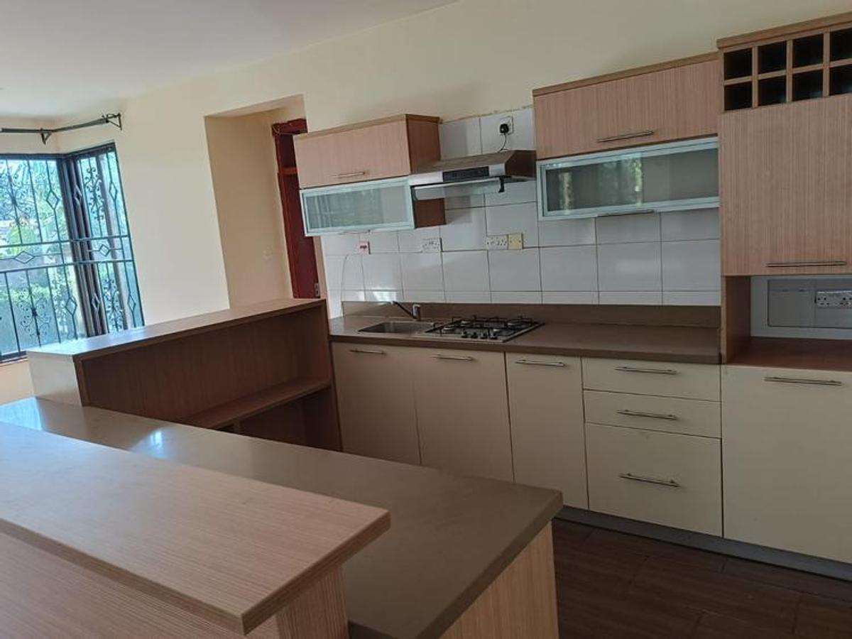 4 Bed House with En Suite at Ridgeways - 9