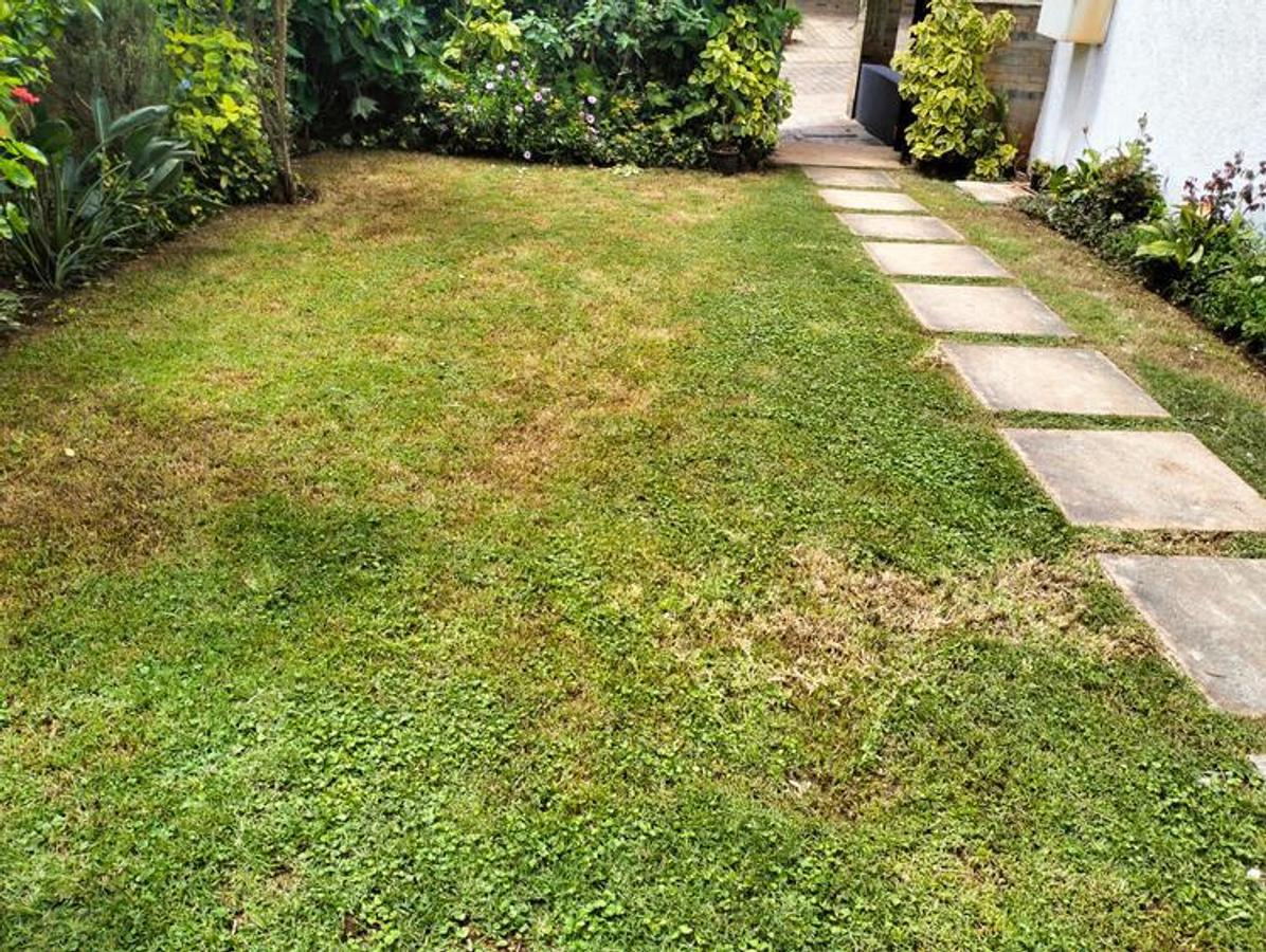5 Bed House with En Suite at Lavington - 19