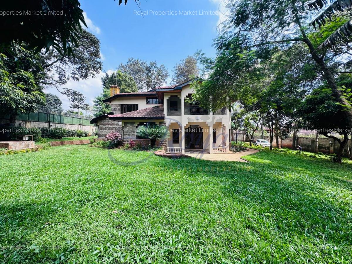 5 Bed House with En Suite in Runda - 1