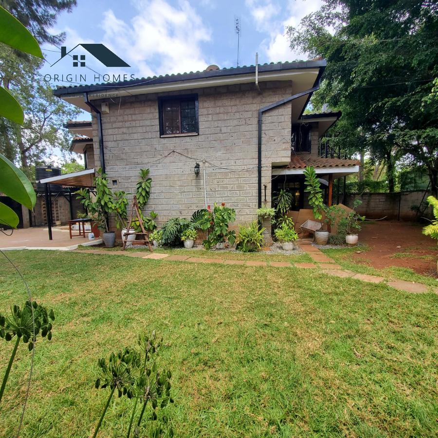 5 Bed Townhouse with En Suite at Lavington - 1