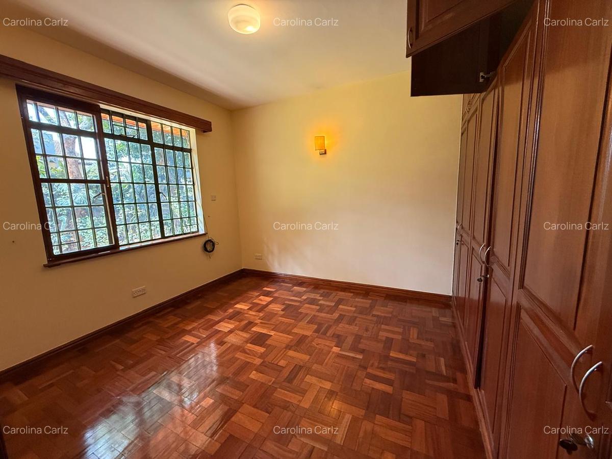 5 Bed House with En Suite in Nyari - 17