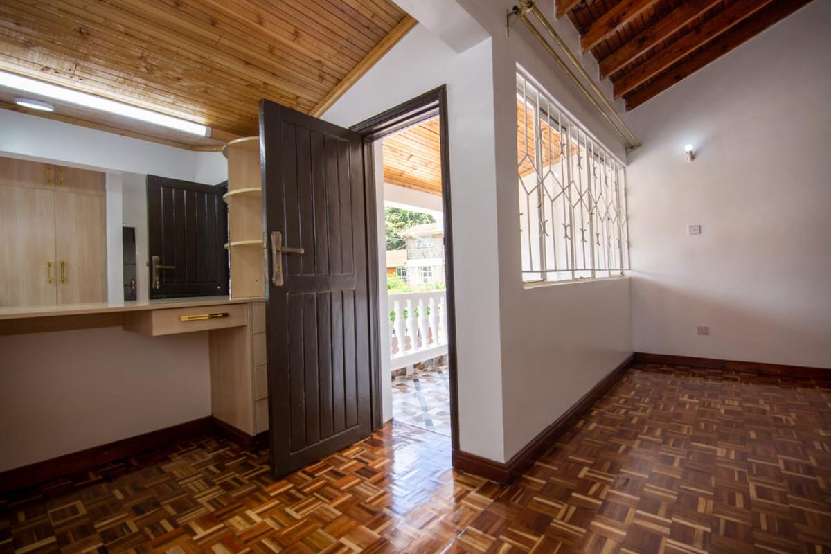 4 Bed Townhouse with En Suite in Lavington - 11