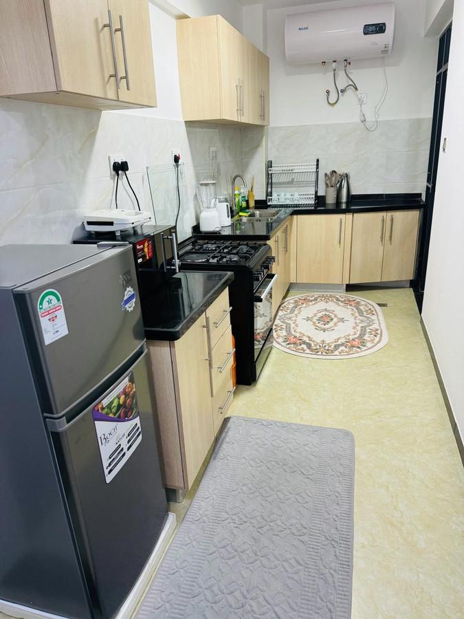 Serviced 2 Bed Apartment with En Suite in Dennis Pritt - 2