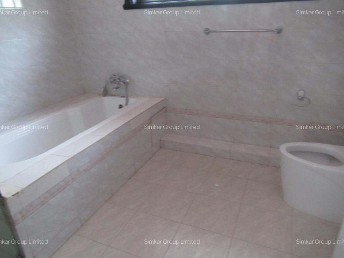 4 Bed Townhouse with En Suite at Riverside - 18