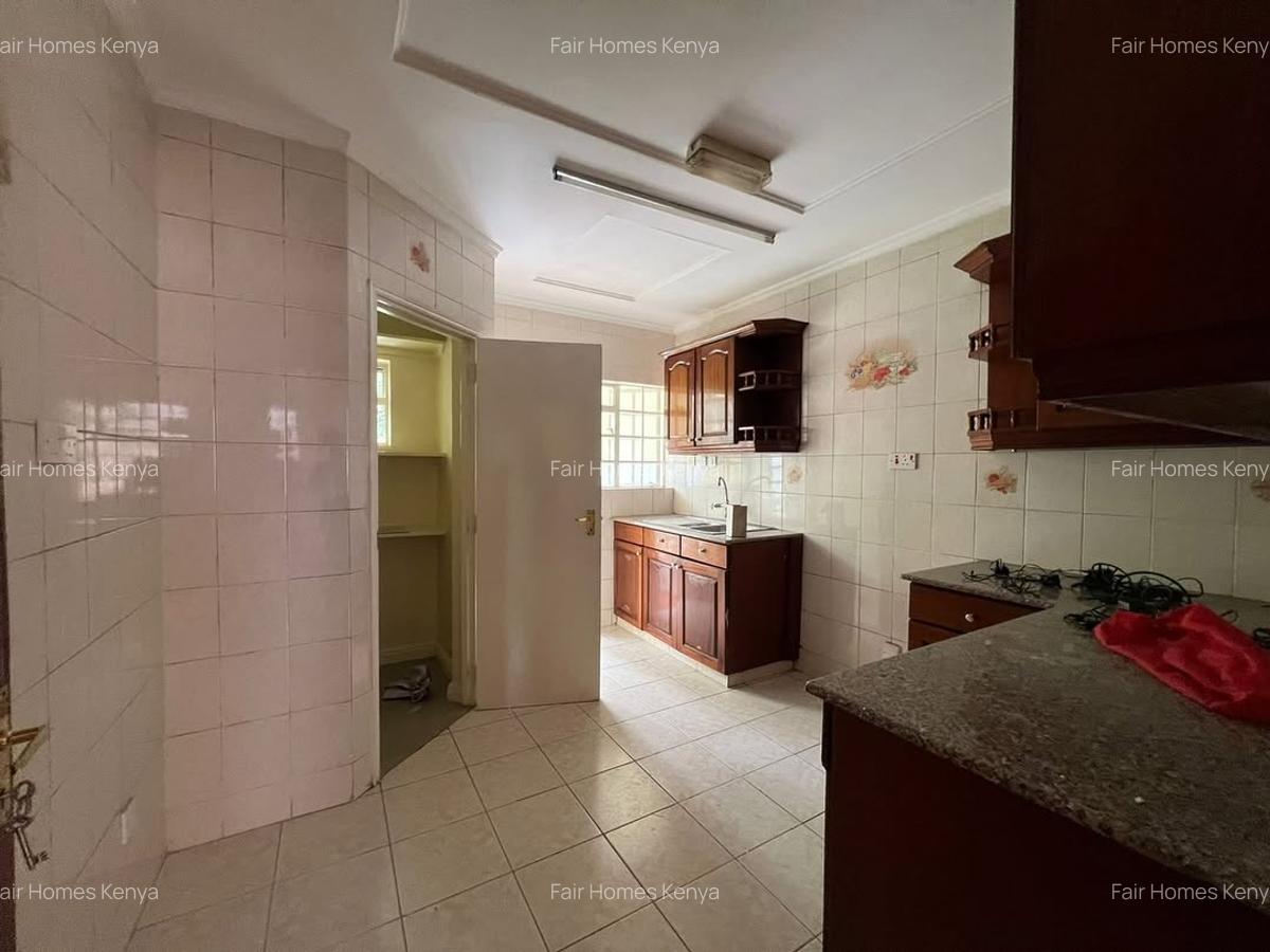 4 Bed Townhouse with En Suite at Hatheru Road - 9