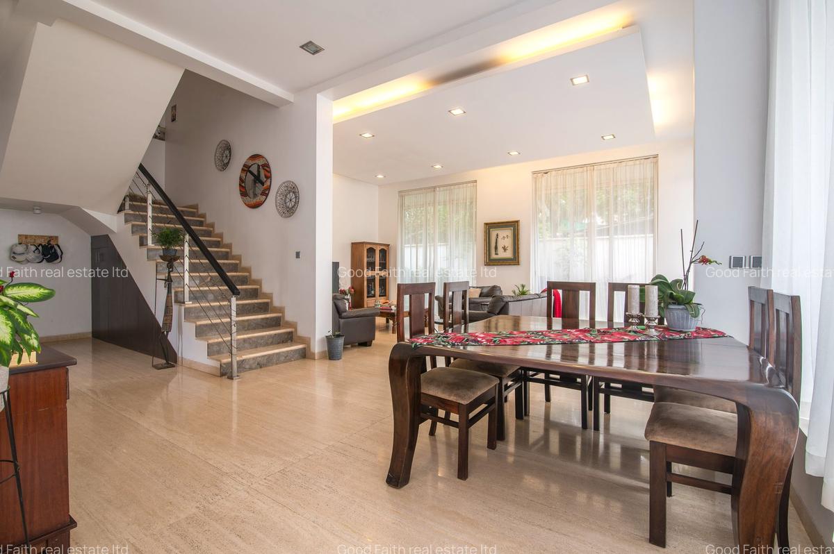 6 Bed House with En Suite in Runda - 5