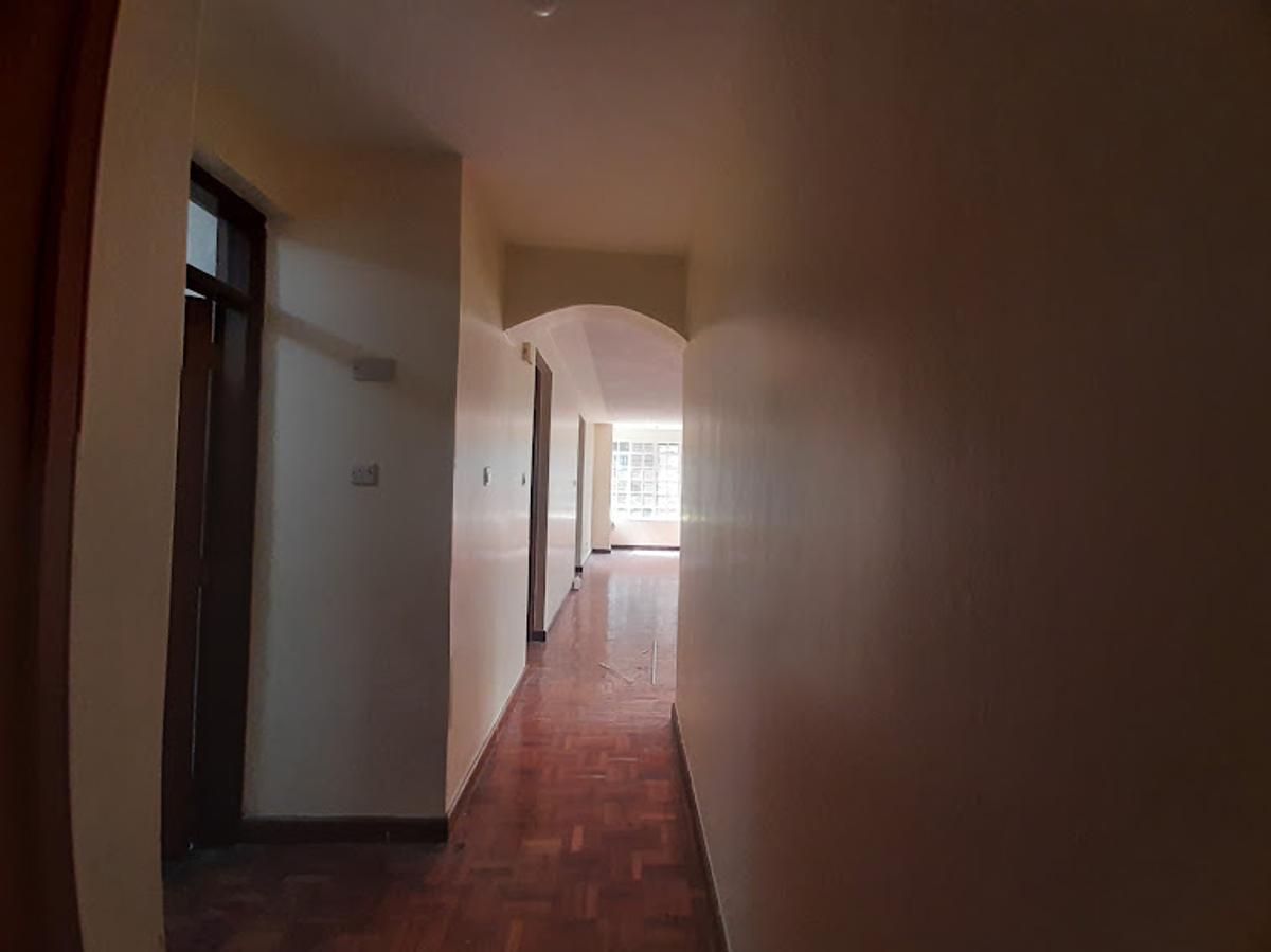 3 Bed Apartment with Parking at Hatheru Road - 6