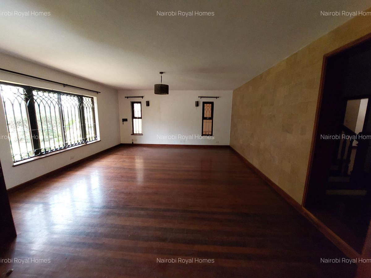 5 Bed Townhouse with En Suite at Lavington - 5