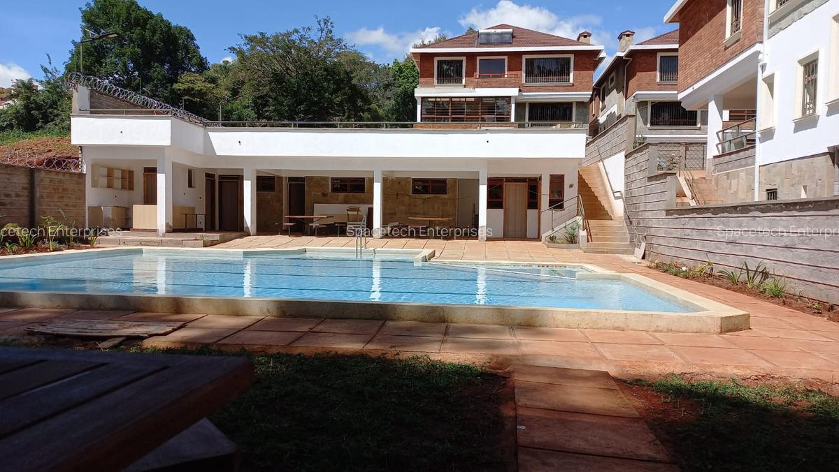 5 Bed Townhouse with En Suite in Spring Valley - 1