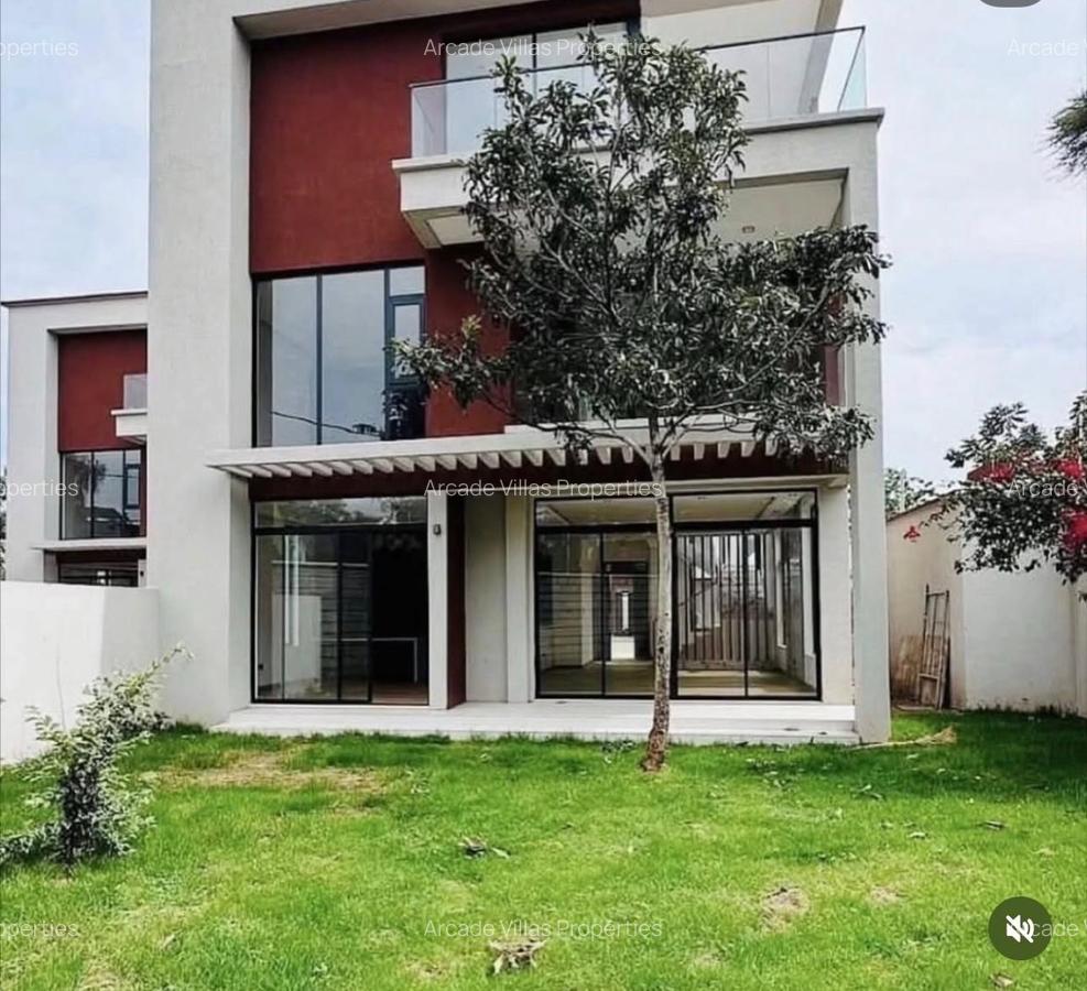 5 Bed Townhouse with En Suite in Lavington - 1