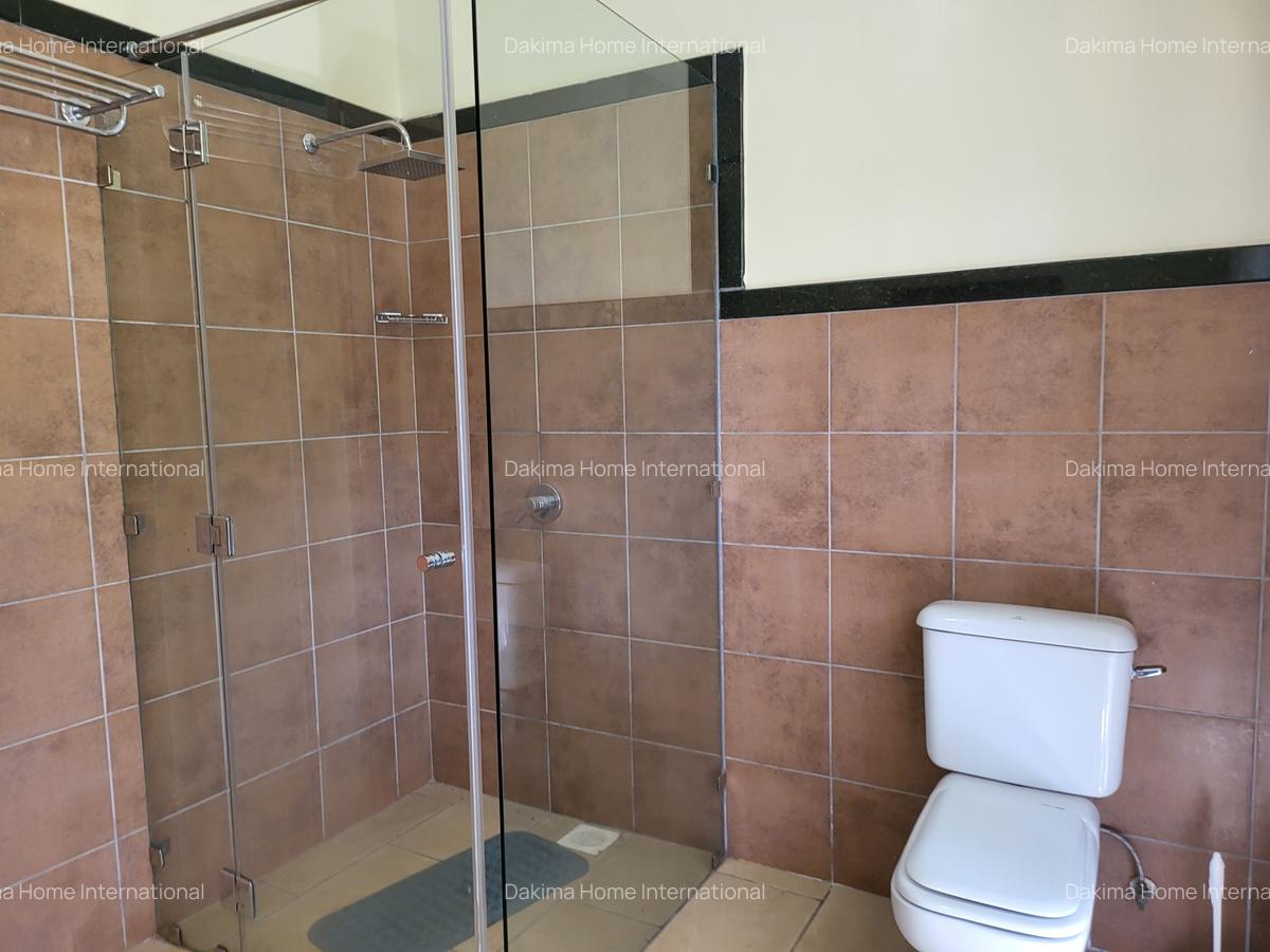 4 Bed House with En Suite in Runda - 9